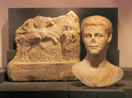 Ritratto di Caligola e rilievo