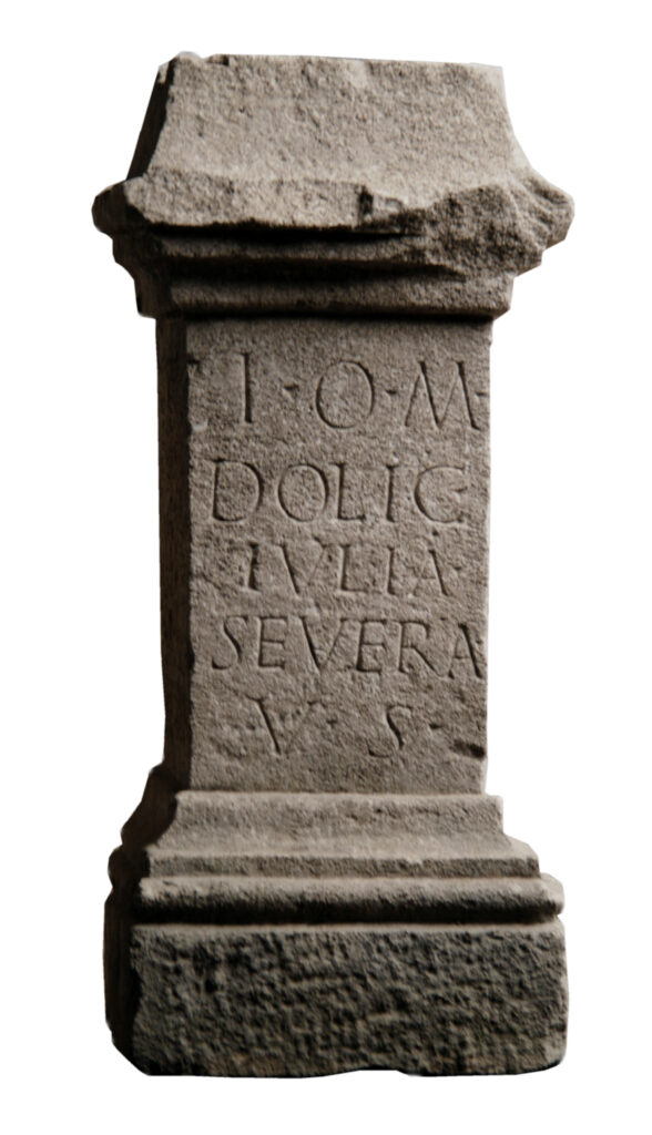 Dedica a Iuppiter Optimus Maximus Dolichenus da parte di Iulia Severa