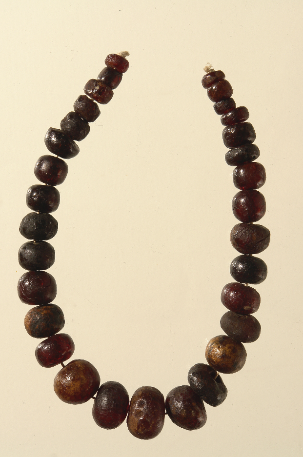 Collana in ambra dal Tesoretto di San Canziano del Carso (Collezioni Civico Museo d’Antichità, Trieste)